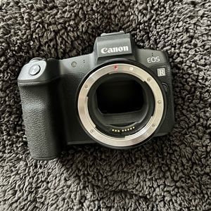 CANON EOS R - NEVER USED!